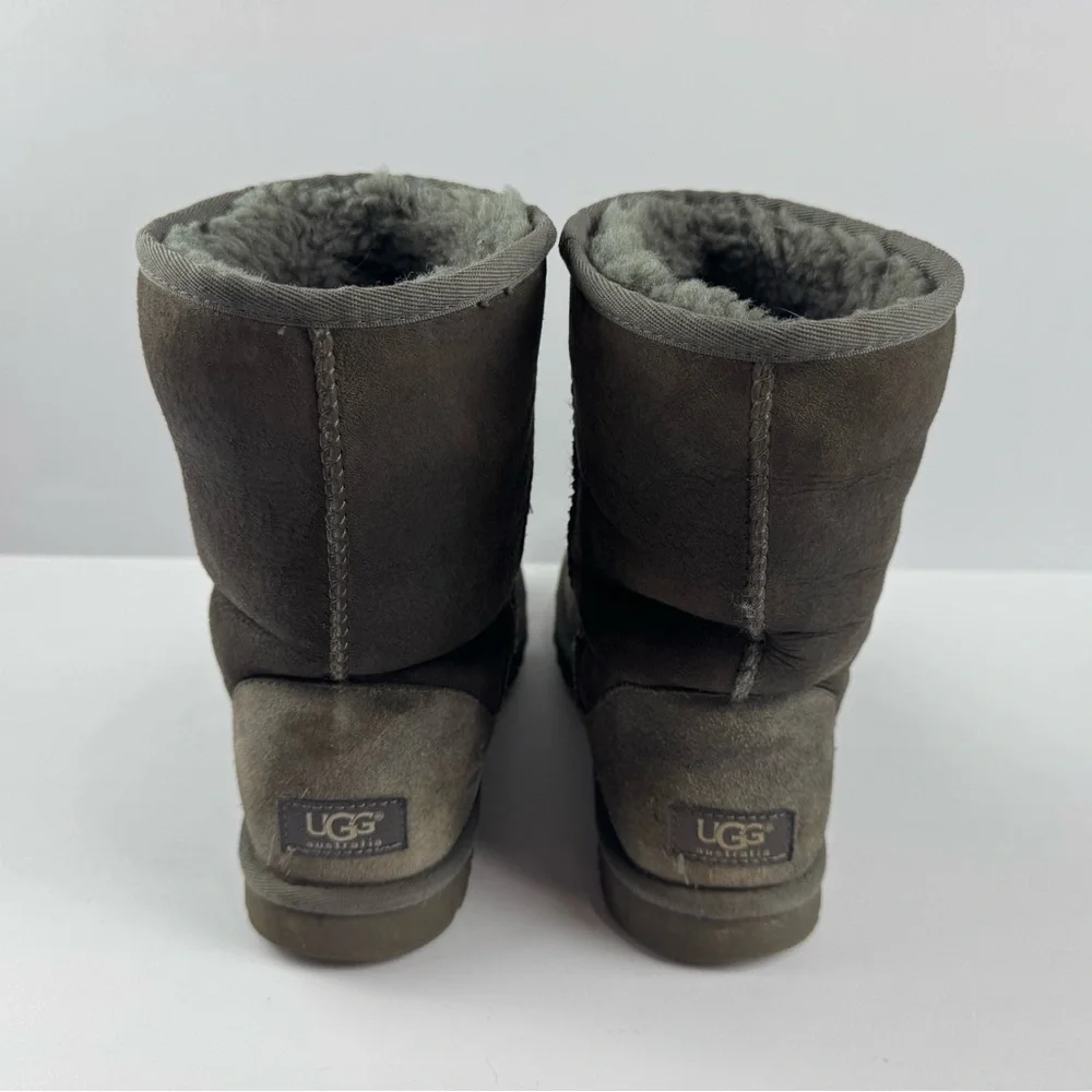 UGG Classic Short ll boots in gray size 8